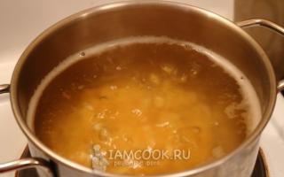 Суп гороховый с фасолью и свининой