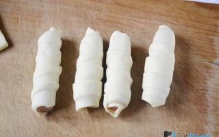 Сосиски в слоеном тесте - лучшие способы оформления и приготовления закуски