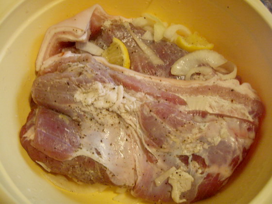Как вкусно замариновать грудинку. Свиная грудинка в маринаде. маринад для свиной грудинки в духовке. грудинка свиная фото. замариновать грудинку свиную для запекания.