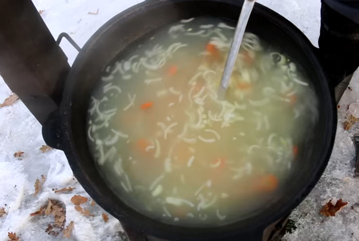 Как приготовить уху из головы осетра на костре